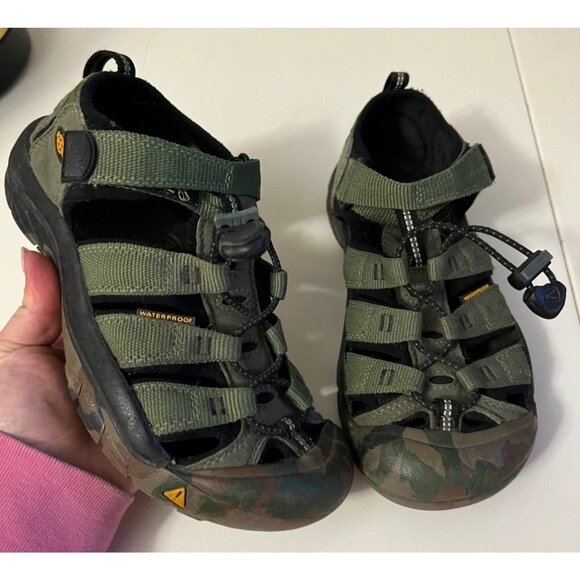 Keen‎ | H2 Newport Army Green Camo Waterproof Sandals Sz 3 Youth - Picture 1 of 7